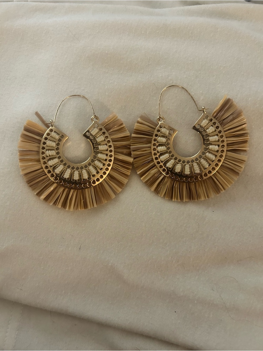 Boho Raffia Fringe Gold Hoop Earrings - Beige